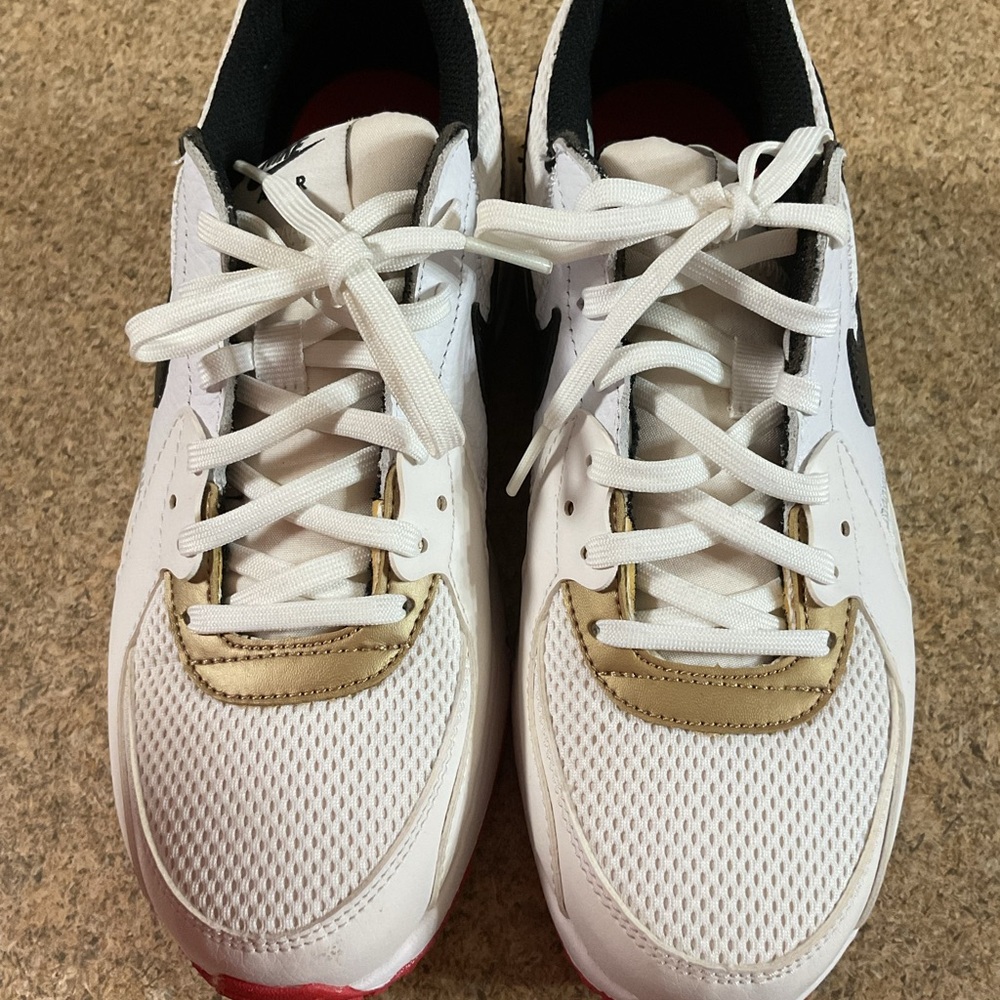 Nike AirMax. Women’s 7.5
